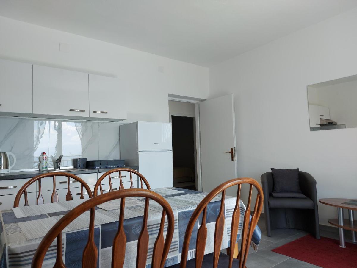 Apartmani Mare 노비비노돌스키 외부 사진